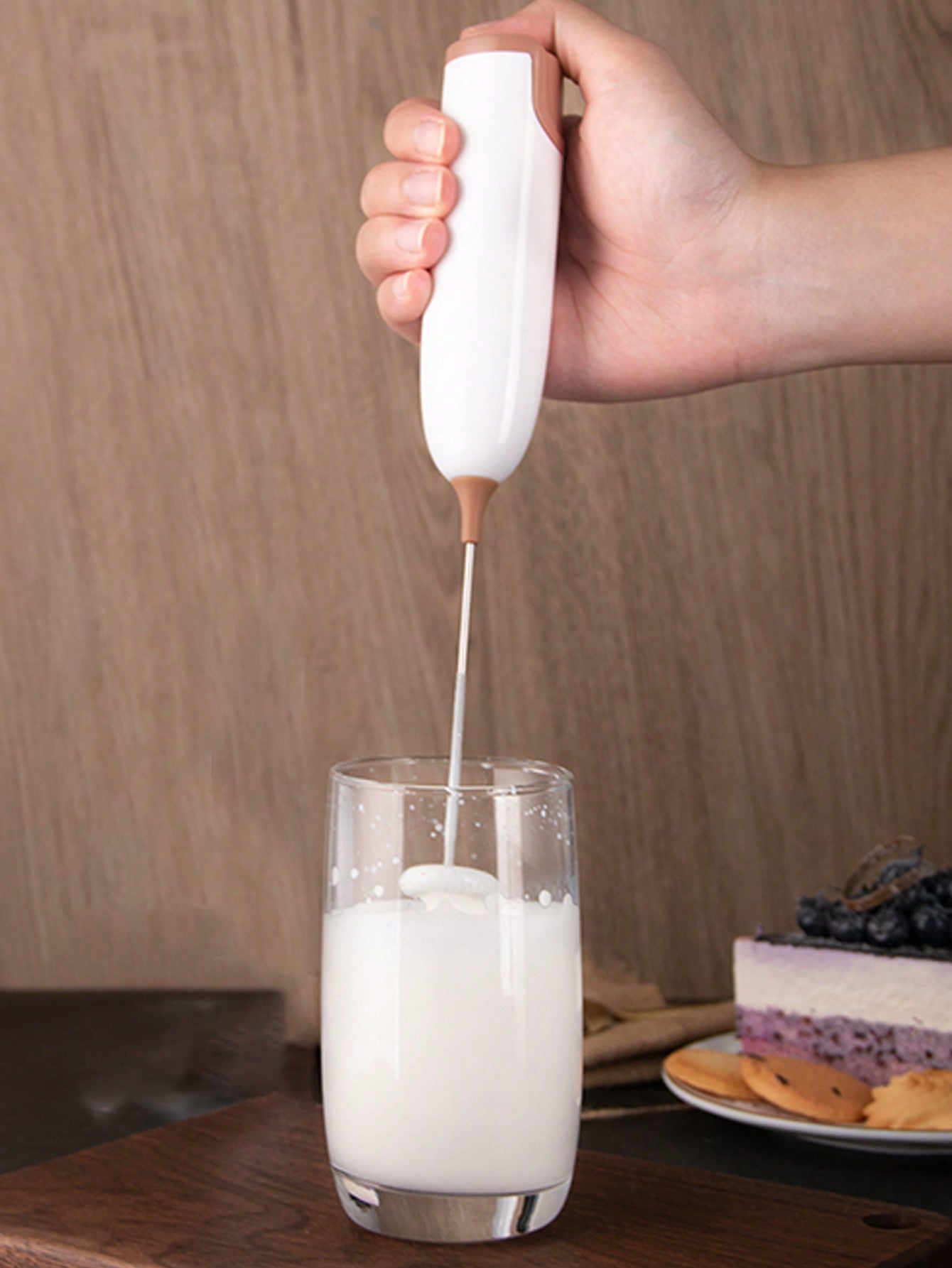 1pc Handheld Battery-operated Mini Mixer & Milk Frother With